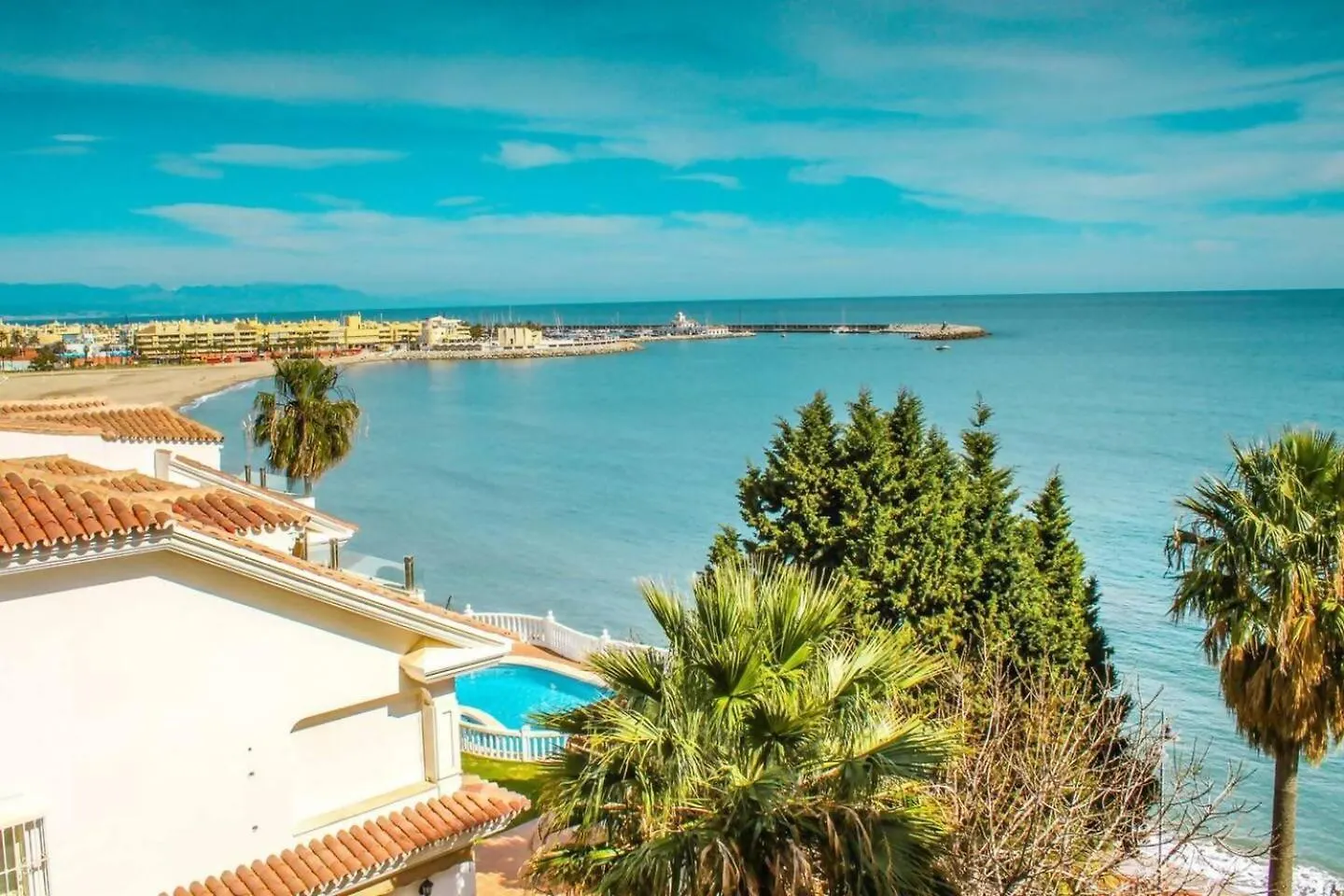 Stunning Apartment 50 Meters From The Sea 贝纳尔马德纳