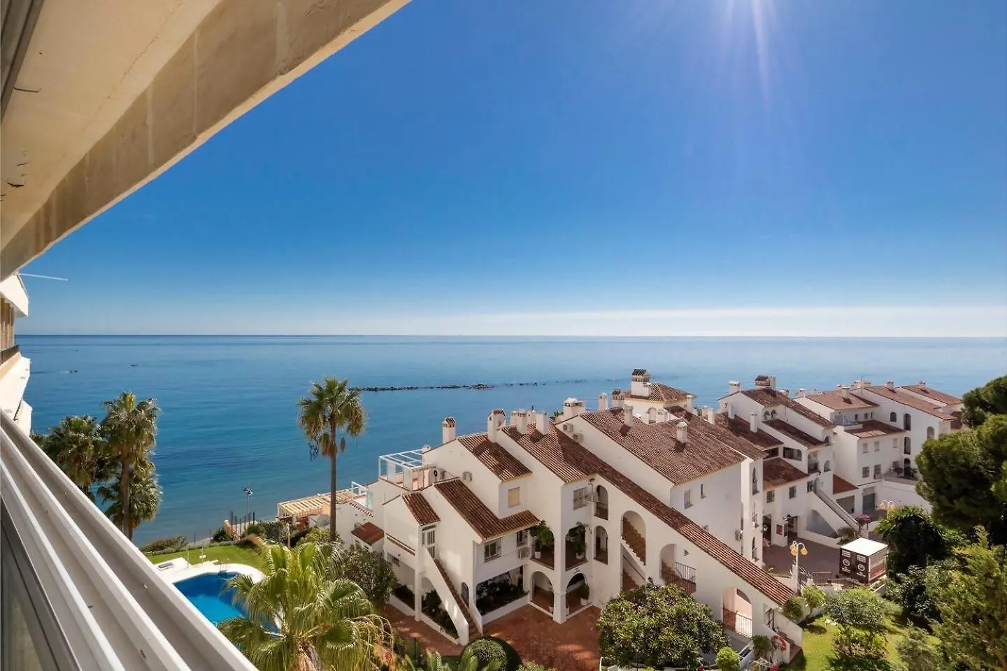 Stunning Apartment 50 Meters From The Sea contacts