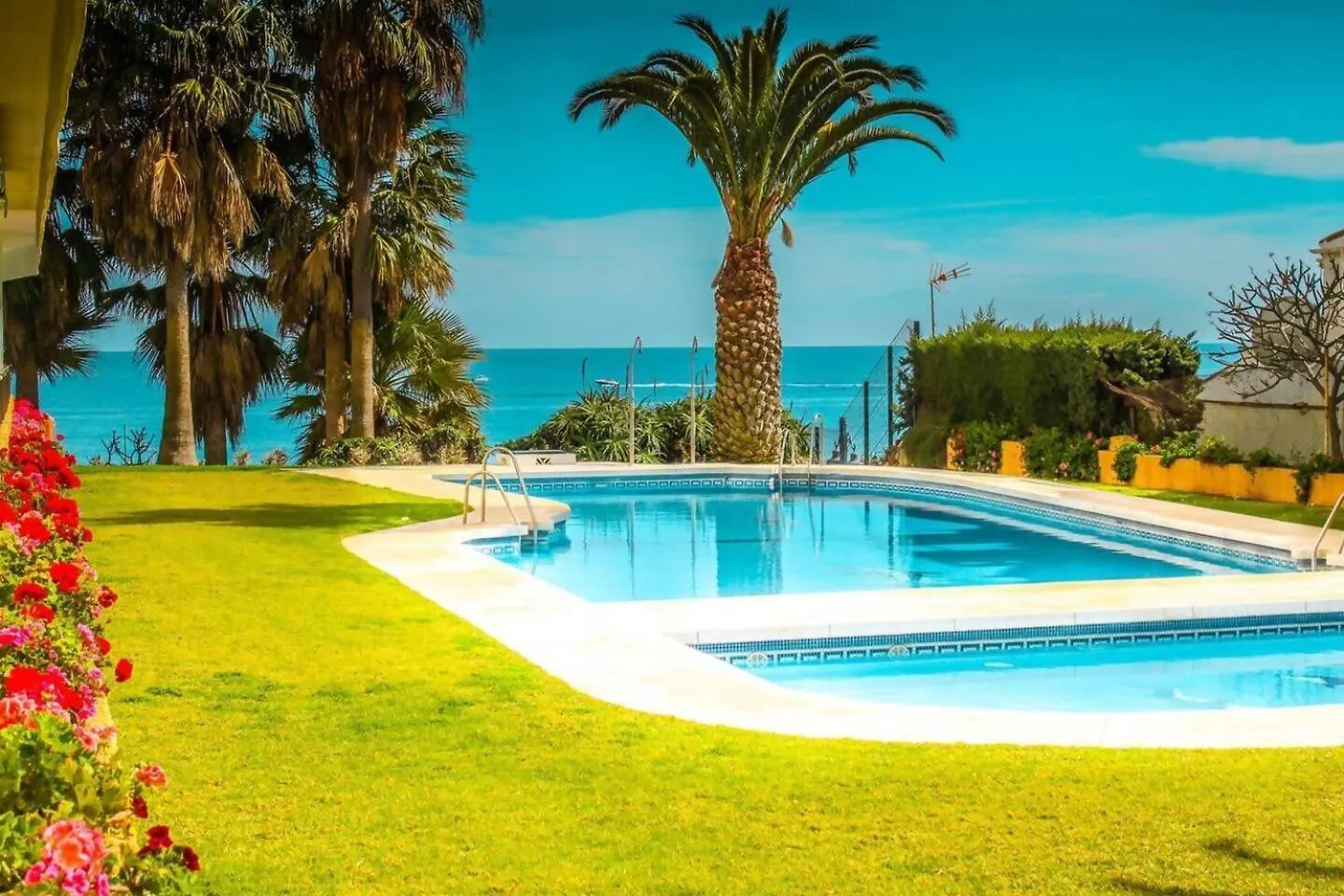 Stunning Apartment 50 Meters From The Sea Benalmádena 0*,